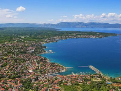 Malinska, Земельный участок с частичным видом на море