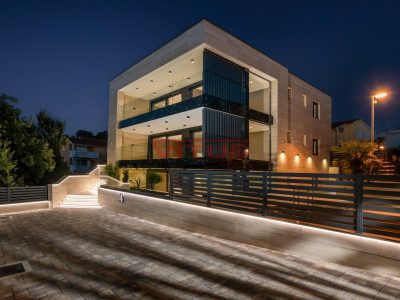 Malinska, Luxus-Penthouse mit Garten und Pool