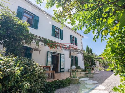 Šilo, ALTES STEINHAUS MIT GARTEN, AN DER KÜSTE