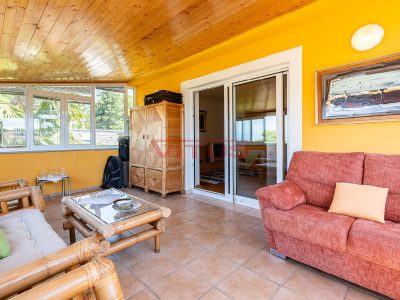 Malinska, Многоквартирный дом в Малинске, 80 м от моря.