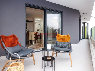 Njivice, MODERNE WOHNUNG IM ZWEITEN STOCK