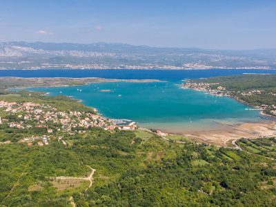 Uvala Soline, Građevinsko zemljište samo 130 m od mora
